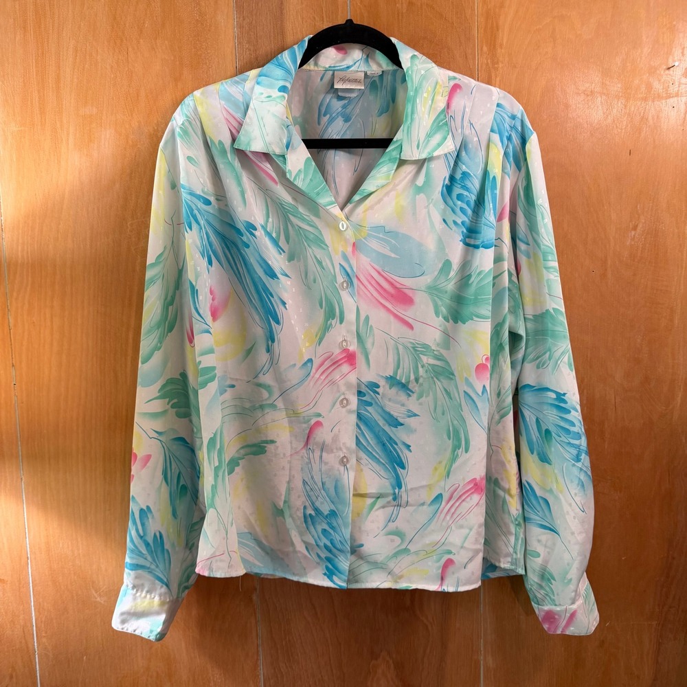 Lykette Vintage Pastel Feather Print Button Up Blouse Blue Pink Green Size XL‎